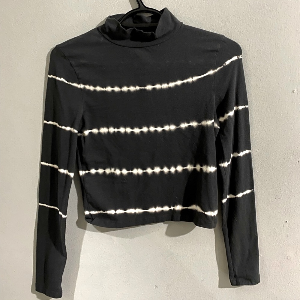 cropped turtle neck